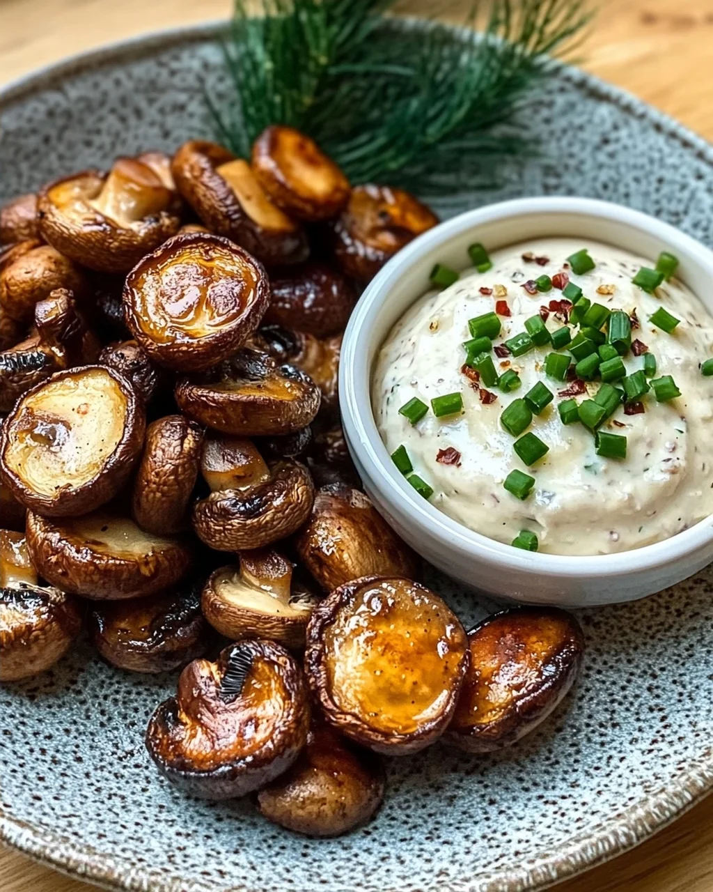 Gebratene Champignons mit Knoblauchdip (Rezept wie vom Weihnachtsmarkt)