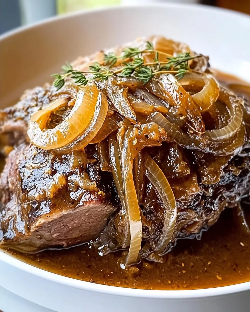 Herzhafter französischer Zwiebel-Rinderbraten für Gemütlichkeit
