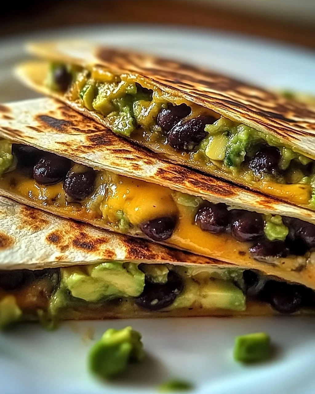 Köstliche Vegetarische Avocado- und Schwarzbohnen-Quesadilla